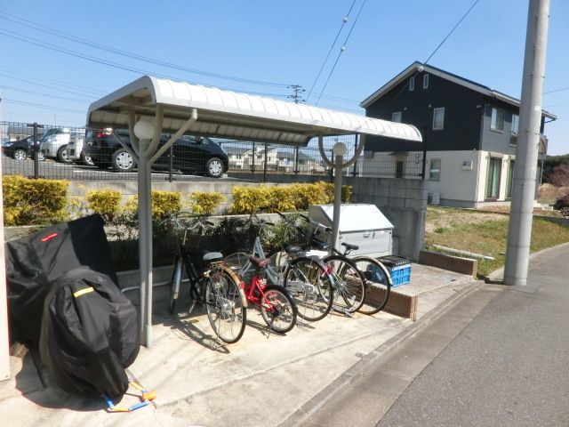 その他共有部分　屋根付き駐輪場、専用ゴミ置場