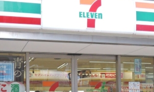 コンビニ　セブンイレブン馬喰町駅前店（コンビニ）まで128m