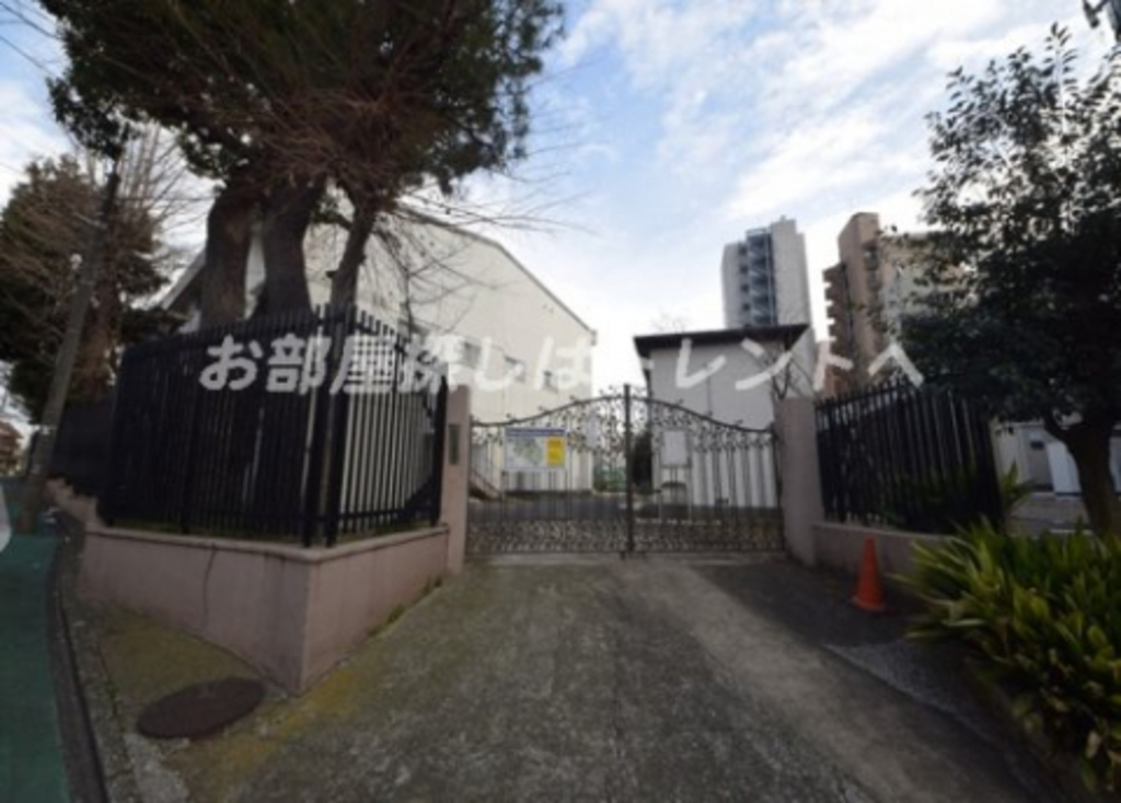 小学校　渋谷区立長谷戸小学校（小学校）まで290m