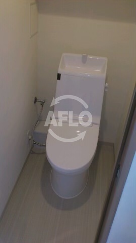 トイレ　プレサンスロジェOSAKA　温水洗浄便座