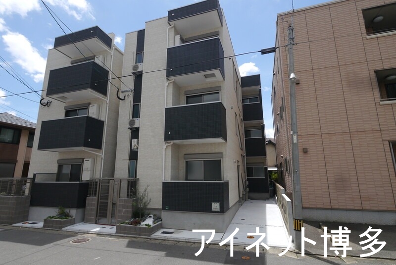 建物外観　名島駅まで徒歩5分の好立地