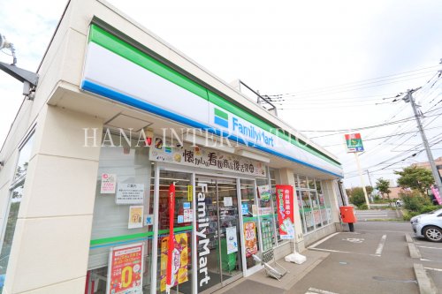 コンビニ　ファミリーマート（コンビニ）まで1288m