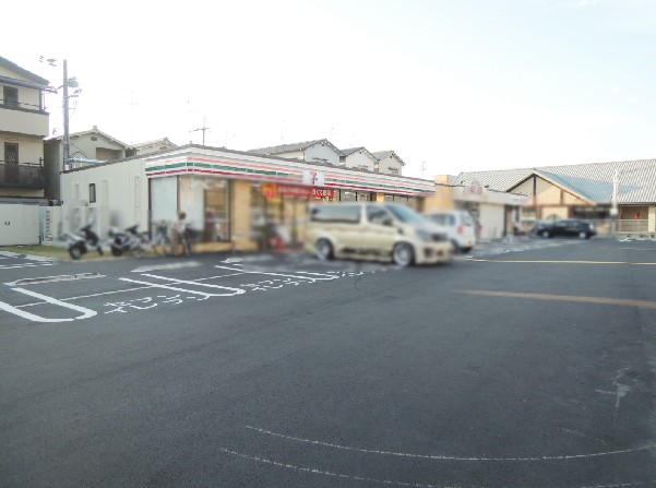 コンビニ　セブンイレブン 八尾高美町4丁目店（コンビニ）まで571m
