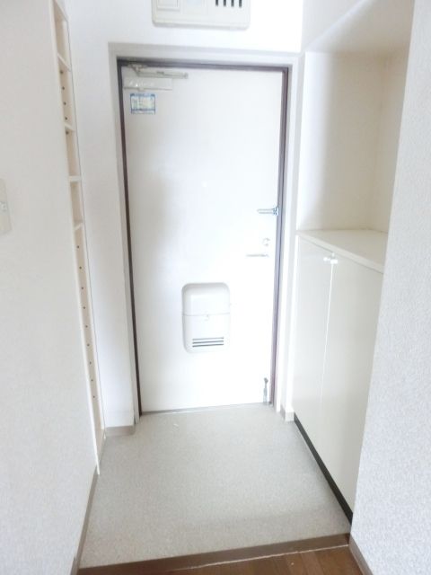玄関　シューズボックス付きの玄関です