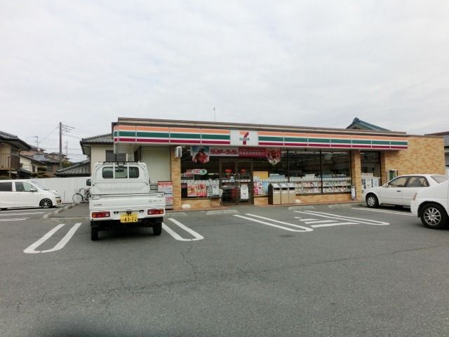 コンビニ　セブンイレブン（コンビニ）まで530m