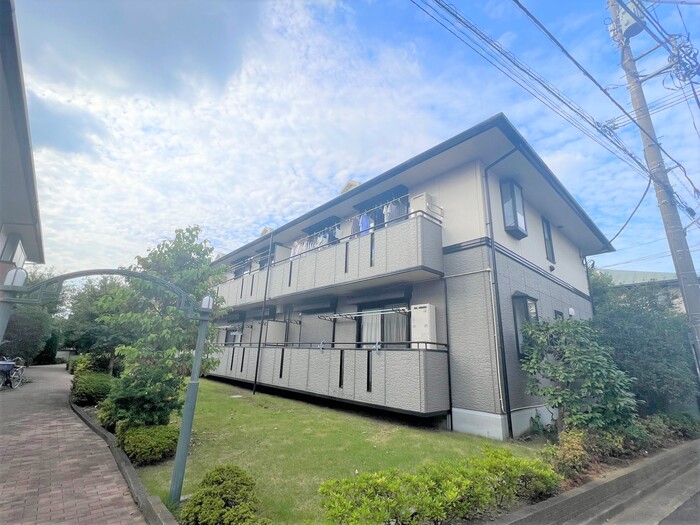 建物外観　2階建てアパート