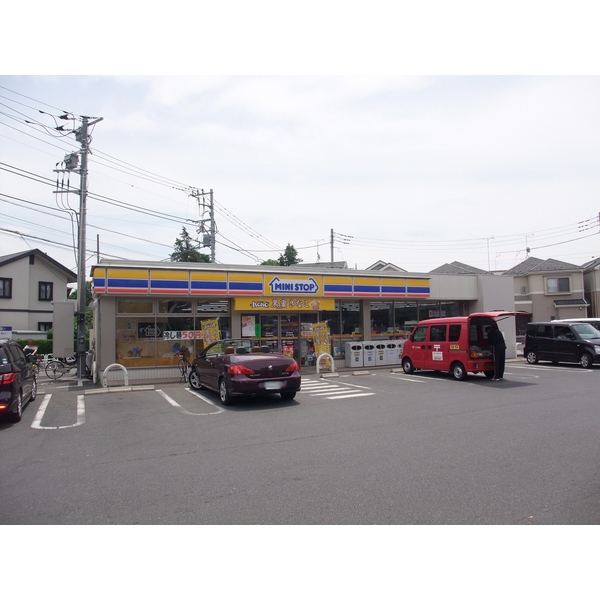 コンビニ　ミニストップ　深大寺東町店（コンビニ）まで747m