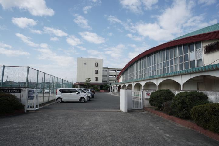 中学校　七宝中学校（中学校）まで1055m