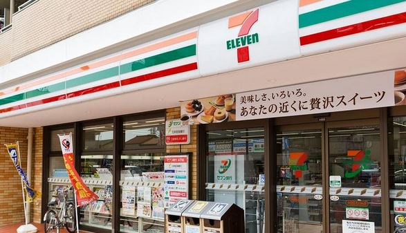 コンビニ　セブンイレブン大田区蒲田1丁目北店（コンビニ）まで176m