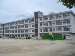 小学校　平岡北小学校（小学校）まで973m