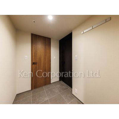 JIYUGAOKA MUSE SQUARE THE RESIDENCEの玄関写真