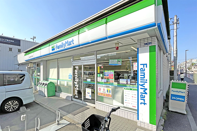 コンビニ　ファミリーマート大田上池台四丁目店（コンビニ）まで423m