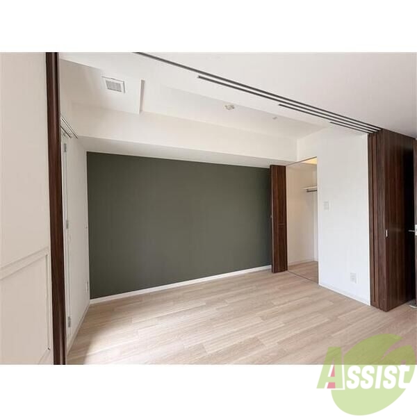 その他部屋・スペース　こちらのお部屋は光が差し込む、温かみのあるお部屋です。