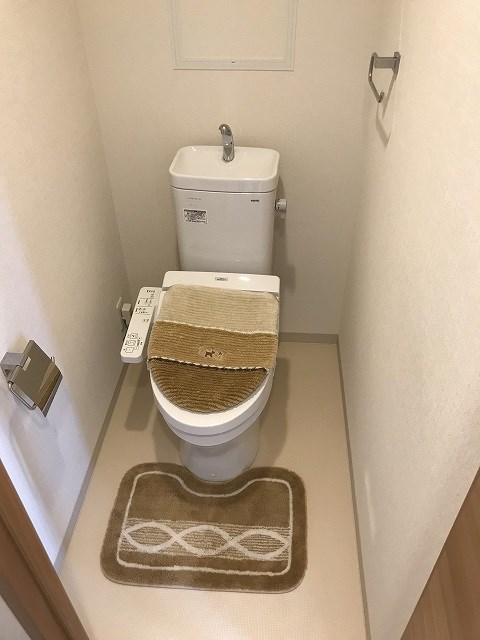 トイレ　ウォシュレット機能付き♪