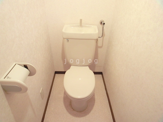 トイレ　コンセントがあるのでウォシュレット設置可能☆