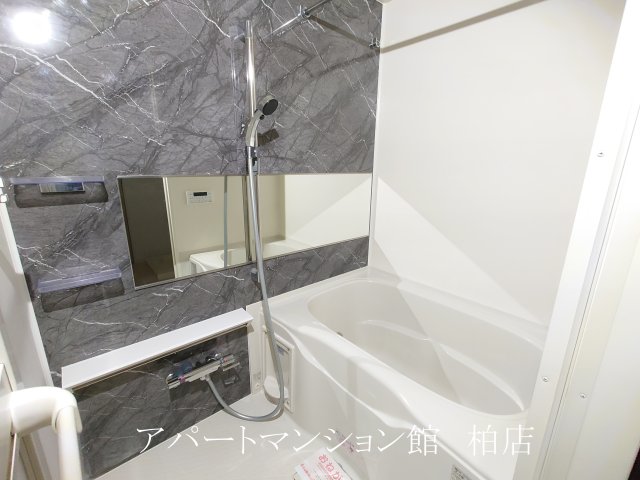 バス・シャワールーム　同施工会社、同型タイプです