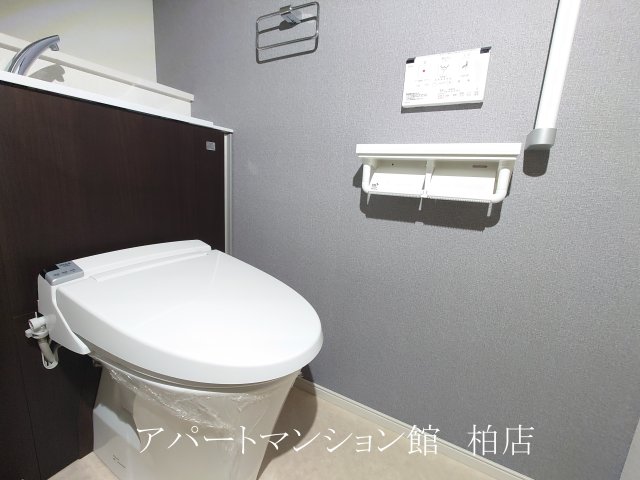 トイレ　同施工会社、同型タイプです