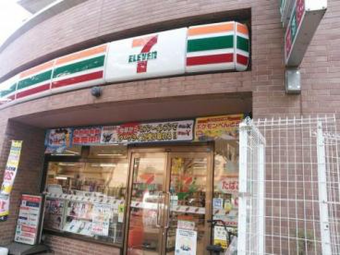 コンビニ　セブンイレブン（コンビニ）まで258m