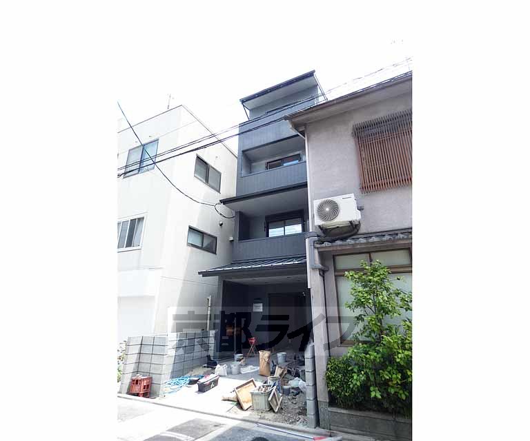 建物外観　建築中