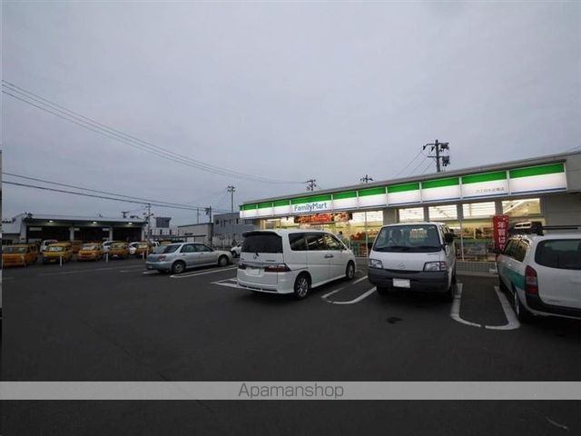 コンビニ　ファミリーマート六丁目左近堀店（コンビニ）まで541m