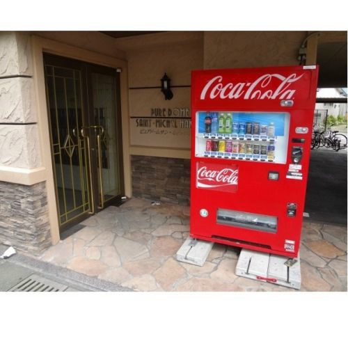 エントランス　マンション入り口です☆