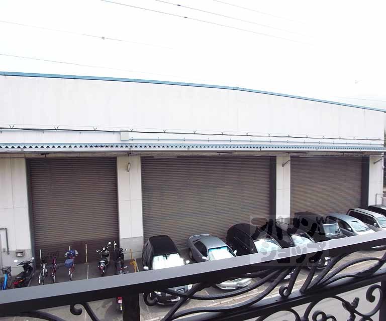 眺望　建物が建っておりますが日は入ってきますよ・