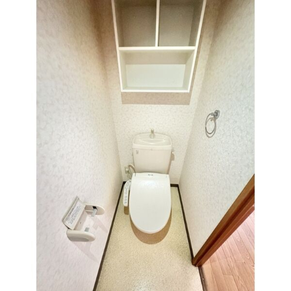 トイレ　別部屋のお写真となります。