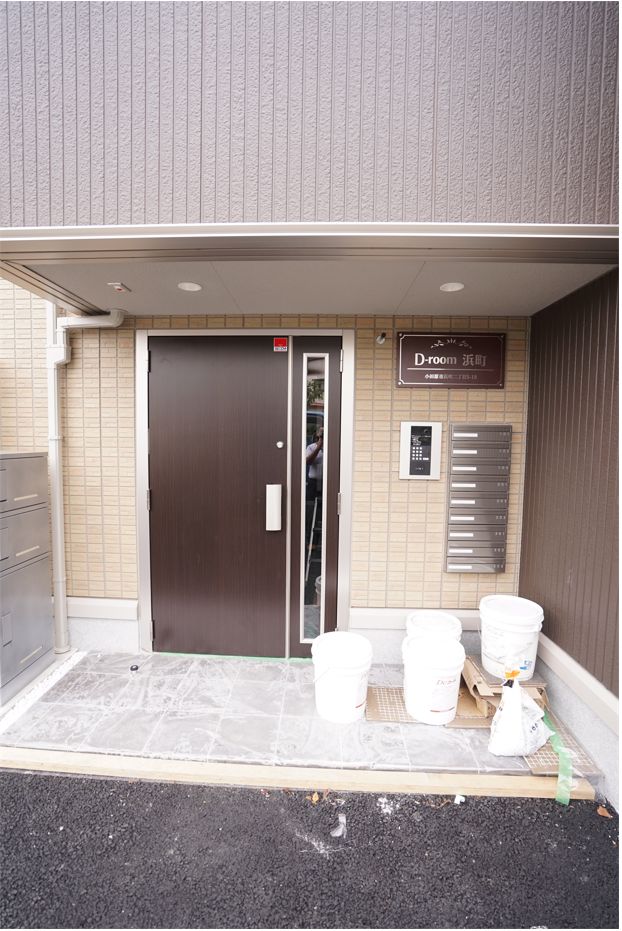 エントランス　落ち着いたエントランスです