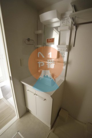 洗面設備　独立洗面台付きです