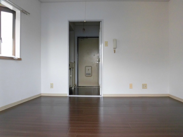 居室・リビング　明るくキレイなお部屋です