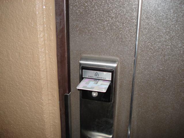 玄関　カードキー