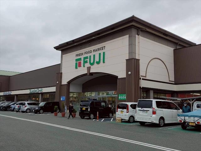 スーパー　フジ宇和店（スーパー）まで3100m