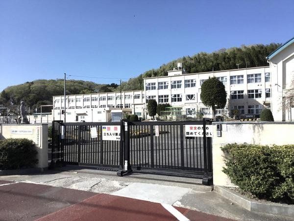 中学校　八王子市立加住中学校（中学校）まで573m
