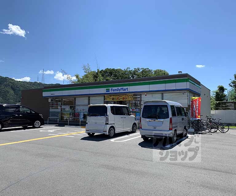 コンビニ　ファミリーマート 亀岡篠町店（コンビニ）まで120m