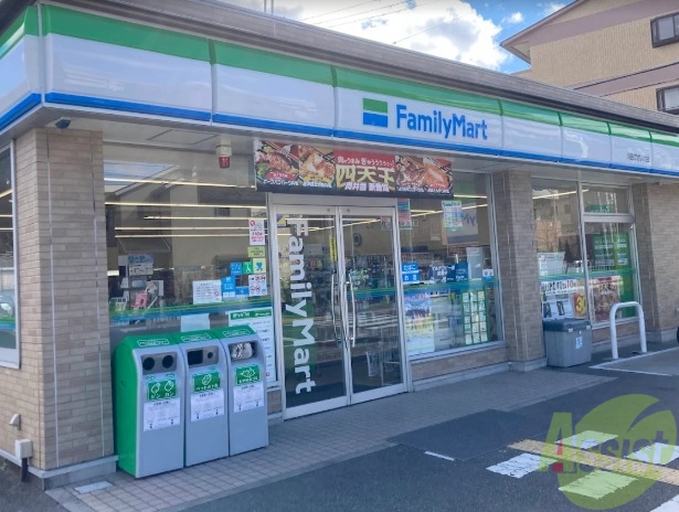 コンビニ　ファミリーマート川西でざいけ店（コンビニ）まで380m