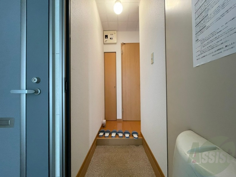 玄関　玄関の様子です。明るい印象ですね。気分もあがりそう。
