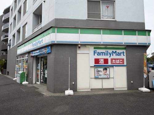 コンビニ　ファミリーマート（コンビニ）まで310m