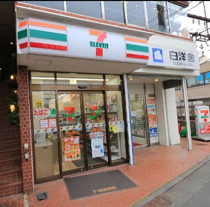 コンビニ　セブン－イレブン世田谷上北沢駅前店（コンビニ）まで422m
