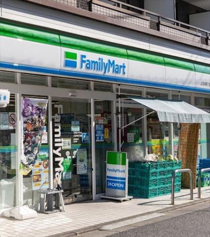 コンビニ　ファミリーマート（コンビニ）まで504m