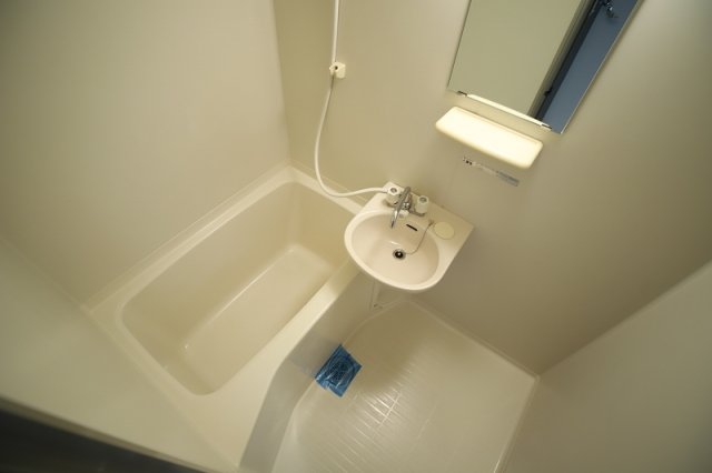 バス・シャワールーム　コンパクトで使いやすいお風呂です