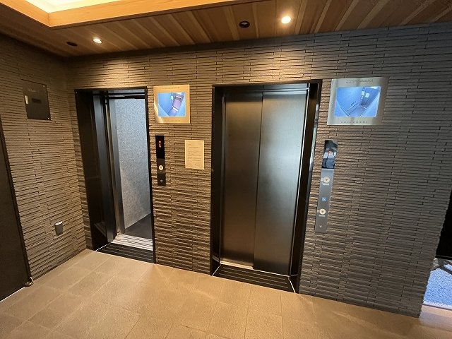 その他共有部分　モニター付きのエレベーターです