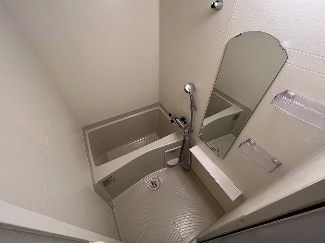バス・シャワールーム　湯船に浸かって疲れた体を癒せます