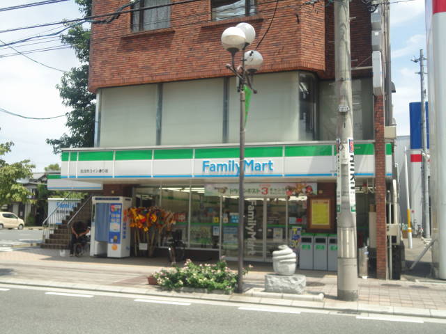 コンビニ　ファミリーマート（コンビニ）まで367m