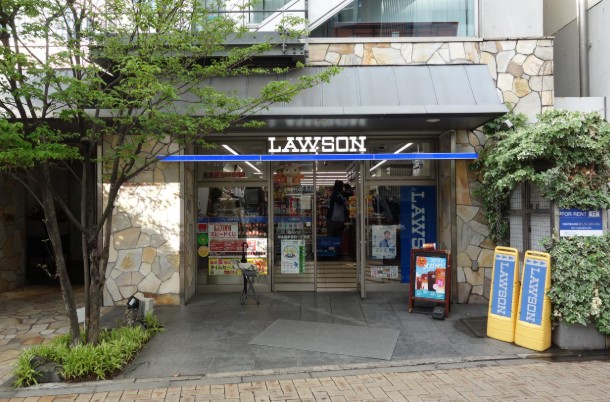 コンビニ　ローソン日本橋茅場町一丁目店（コンビニ）まで444m