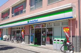 コンビニ　ファミリーマート 南千住八丁目店（コンビニ）まで300m