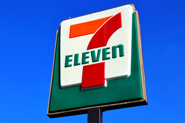 コンビニ　セブンイレブン 北38条店（コンビニ）まで388m