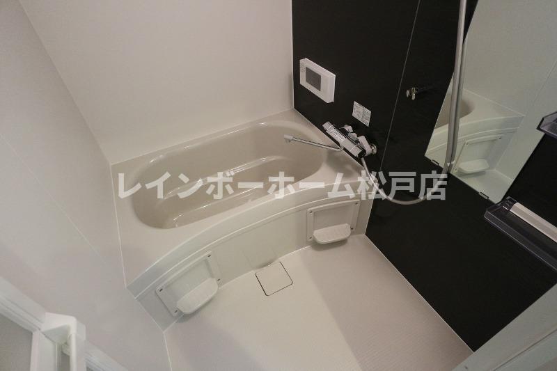 バス・シャワールーム　ゆったり過ごせるお風呂です