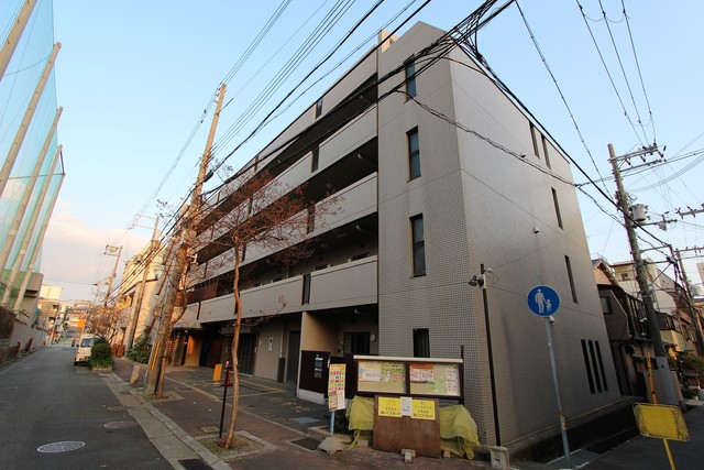 地下鉄西神・山手線 板宿駅 徒歩5分 5階建 築28年の外観写真