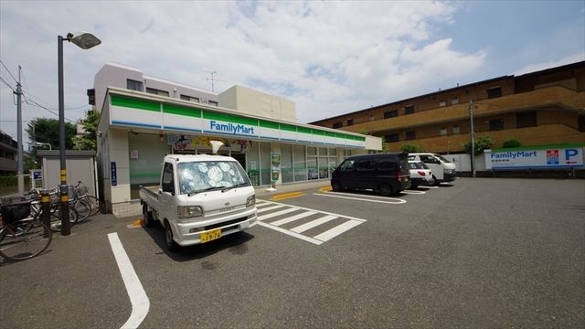 コンビニ　ファミリーマート三園一丁目店（コンビニ）まで836m