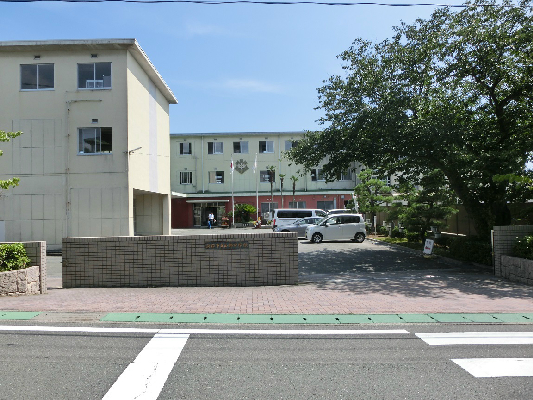 中学校　浜松市立西部中学校（中学校）まで838m